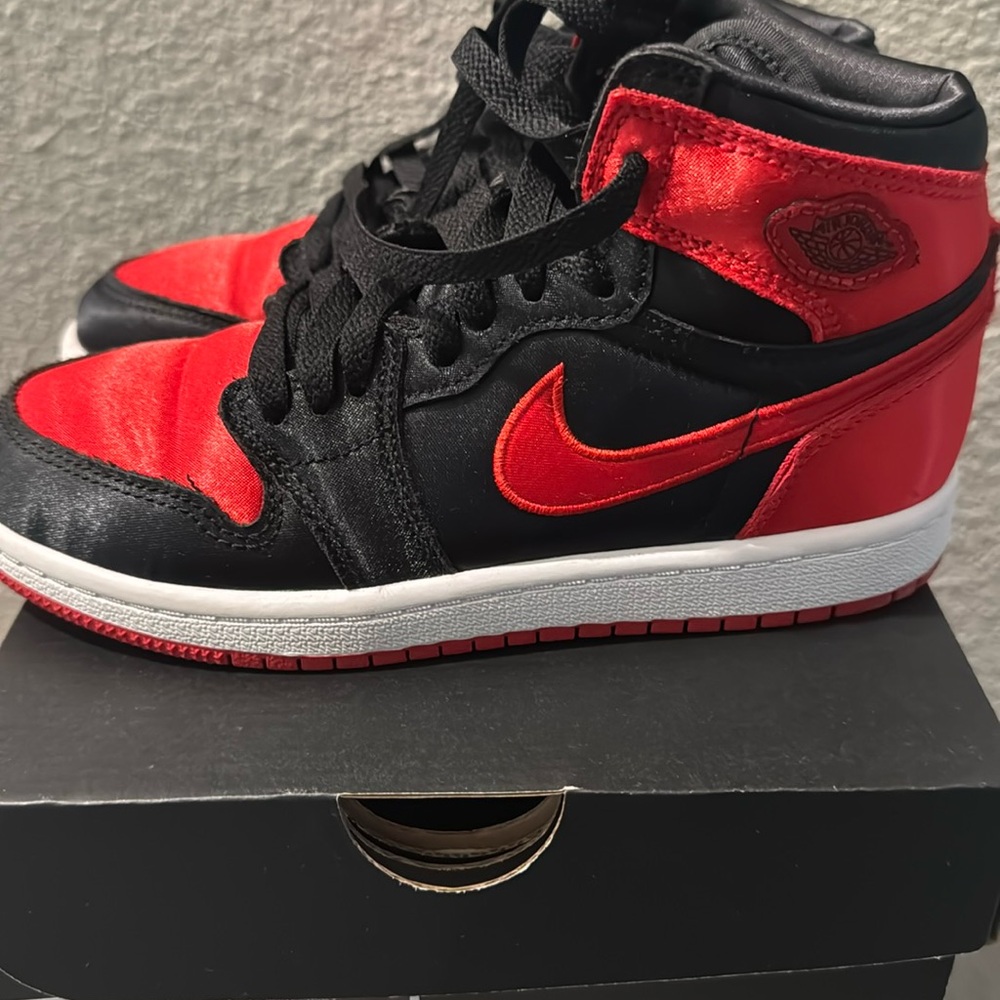 Kids Jordan 1s Satin Black/Red